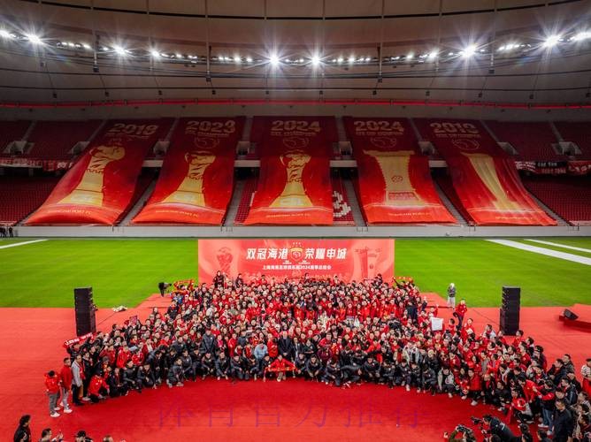 足球中心召开党群工作会 纪念建党93周年 足球中心召开党群工作会 纪念建党93周年